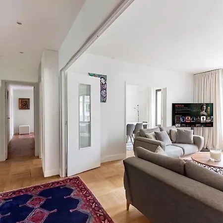 Spacious 3br - Sleeps 10 - Trocadero Apartment Paris
