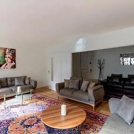 Spacious 3br - Sleeps 10 - Trocadero Apartment *