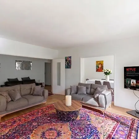 Spacious 3br - Sleeps 10 - Trocadero Apartment *