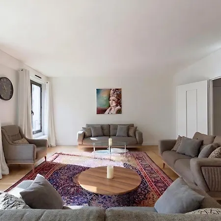 Spacious 3br - Sleeps 10 - Trocadero
