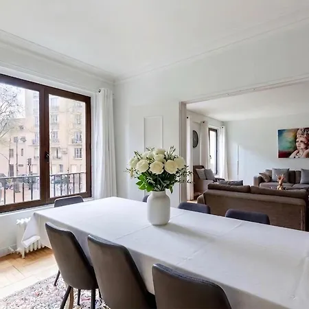 Spacious 3br - Sleeps 10 - Trocadero Apartment Paris