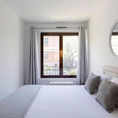 Spacious 3br - Sleeps 10 - Trocadero Apartment
